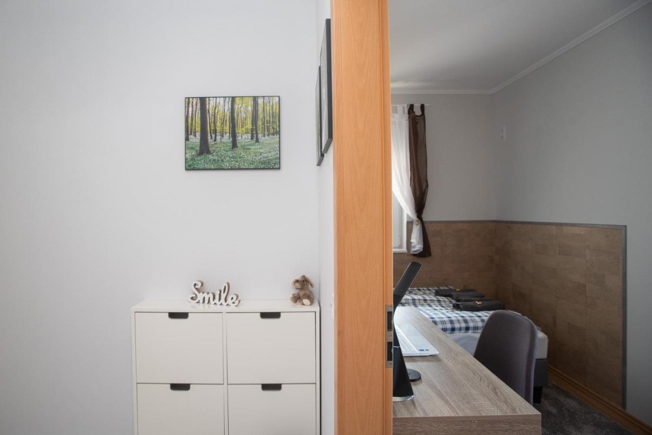 Sunny Home Near Bud With 2Br, Ac And Free Parking Vecsés Extérieur photo